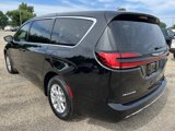 New 2026 Chrysler Pacifica Select image 3