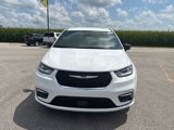 New 2026 Chrysler Pacifica Select image 2