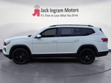 Certified 2025 Volkswagen Atlas SE image 2