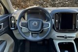 Used 2022 Volvo XC40 T5 Momentum image 5