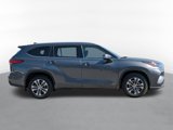 Used 2022 Toyota Highlander XLE image 2