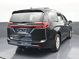 Used 2022 Chrysler Pacifica Touring-L image 5