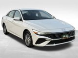 Used 2024 Hyundai Elantra SE image 3
