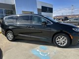 Used 2023 Chrysler Pacifica Touring-L image 2