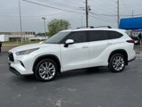 Used 2023 Toyota Highlander Limited image 3