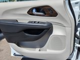 Used 2023 Chrysler Pacifica Limited image 6