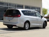 Used 2023 Chrysler Pacifica Touring-L image 3