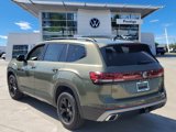 New 2025 Volkswagen Atlas Peak Edition SE image 3