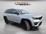 Used 2024 Jeep Grand Cherokee Altitude image 4