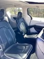 Used 2023 Chrysler Pacifica Limited image 6