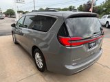 Used 2022 Chrysler Pacifica Touring-L image 5
