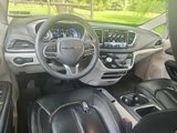 Used 2022 Chrysler Pacifica Touring-L image 3