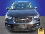 Used 2023 Chrysler Pacifica Limited image 2