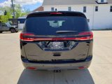 New 2025 Chrysler Pacifica Limited image 5
