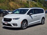 New 2026 Chrysler Pacifica Pinnacle image 2