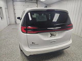 Used 2023 Chrysler Pacifica Touring-L image 5