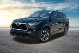 Used 2022 Toyota Highlander XLE image 2