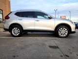 Used 2017 Nissan Rogue SV image 4