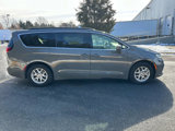 Used 2022 Chrysler Pacifica Touring-L image 2