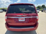 Used 2015 Chrysler Town & Country Touring image 4