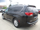 Used 2017 Chrysler Pacifica Touring-L image 4