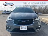 New 2025 Chrysler Pacifica Select image 2
