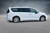 Used 2023 Chrysler Pacifica Touring-L image 6