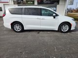 Used 2023 Chrysler Pacifica Touring-L image 2