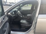 Used 2025 Jeep Grand Cherokee Limited w/ Black Appearance Package image 2