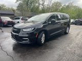 Used 2023 Chrysler Pacifica Touring-L image 5