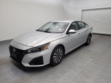 Used 2023 Nissan Altima 2.5 SV image 2