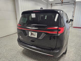 Used 2023 Chrysler Pacifica Touring-L image 4