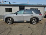 Used 2023 Nissan Pathfinder Platinum image 3