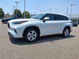 Used 2022 Toyota Highlander LE image 5