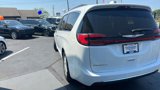 Used 2022 Chrysler Pacifica Touring-L image 5