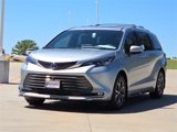 New 2025 Toyota Sienna Platinum image 3