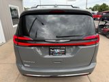 Used 2022 Chrysler Pacifica Touring-L image 4