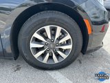 Used 2023 Chrysler Pacifica Touring-L image 3