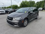 Used 2023 Chrysler Pacifica Limited image 3