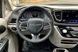Used 2023 Chrysler Pacifica Touring-L image 5