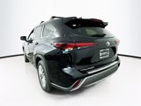 New 2025 Toyota Highlander Platinum image 4