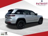 New 2025 Jeep Grand Cherokee Altitude image 4