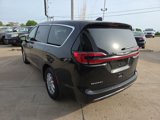 Used 2025 Chrysler Pacifica Select image 5