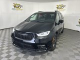 New 2025 Chrysler Pacifica Limited image 3