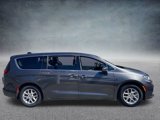 Used 2023 Chrysler Pacifica Touring-L image 3