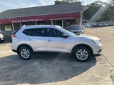 Used 2015 Nissan Rogue SV image 2
