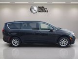 Used 2023 Chrysler Pacifica Touring-L image 6