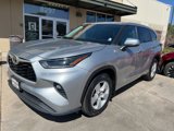 Used 2021 Toyota Highlander LE image 2