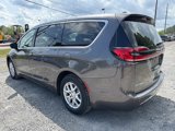 Used 2023 Chrysler Pacifica Touring-L image 5
