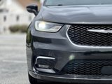 Used 2021 Chrysler Pacifica Touring-L image 5